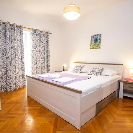 Zora * Starigrad Paklenica